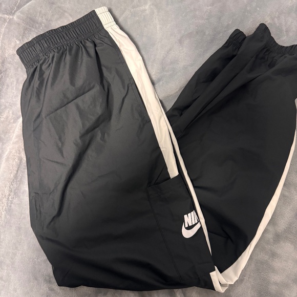 Nike Brand New pants - Picture 1 of 2